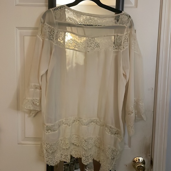 Light Lacy Open Top/Blouse - Picture 2 of 3